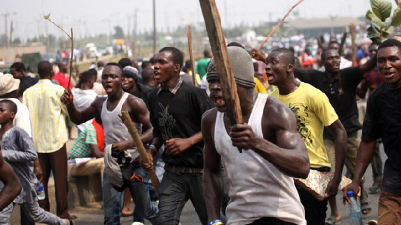 Tension as political thugs invade Osun council secretariat 6 lagos thugs