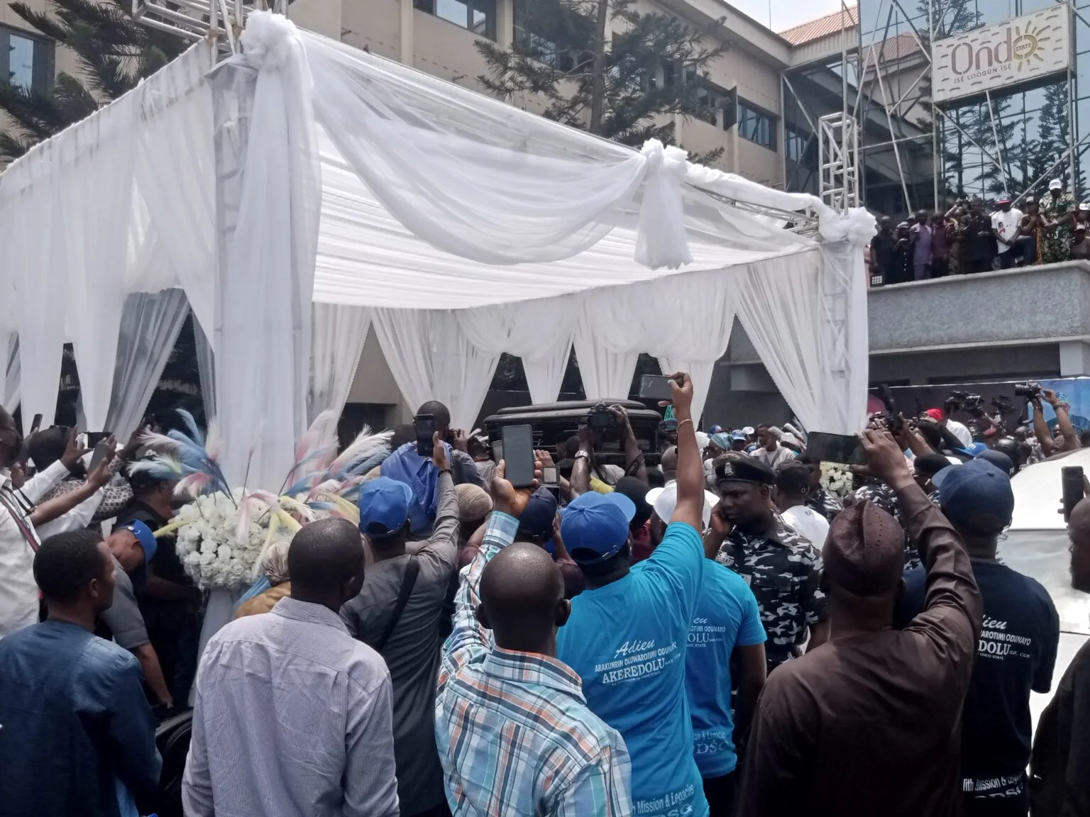 Akure stands still as Akeredolu’s body arrives governor’s office 8 Crowd at governors office to pay last respect to Akeredolu