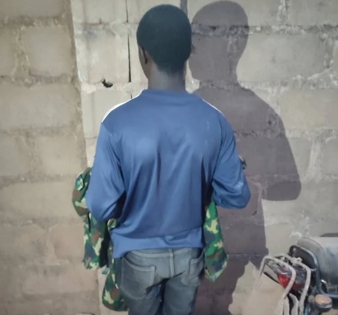 Police arrest fake soldier for robbery, extortion in Kaduna 1 The arrested fake solider
