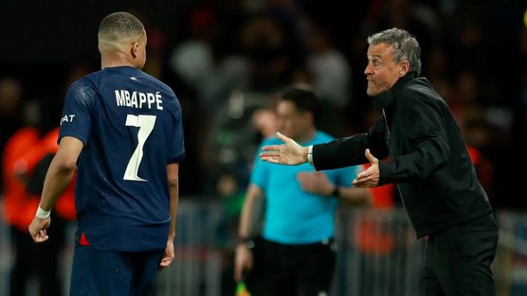 PSG can recover to win tie against FC Barcelona – Enrique 1 Paris St Germain Manager, Luis Enrique and Kylian Mbappe