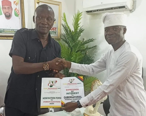 Ondo Guber election: YPP offers free nomination form to ex-students leader 1 Mr William Moses, National Organising Secretary , Young Progressives Party (YPP) presenting Nomination and Expression of Interest Forms to Mr John Akinmurele in Abuja