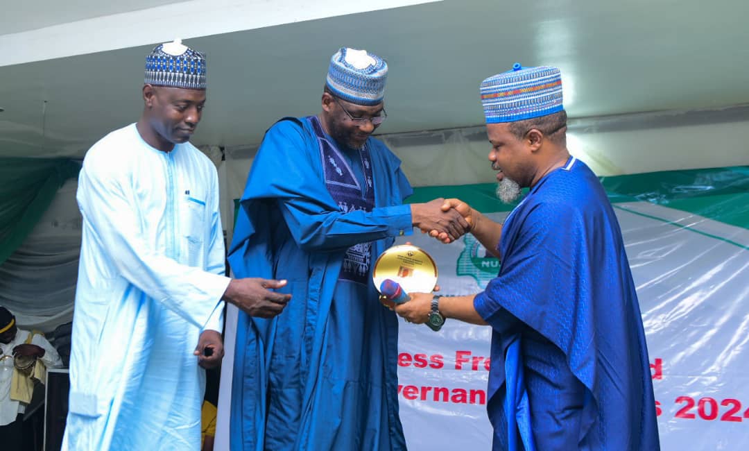 Zulum bags NUJ’s 2024 Good Governance Award on Education 1 NUJ President, Chief Philip Isiguzo, presenting the award to the Commissioner of Information and Internal Security, Professor Usman Tar, who represented Borno State Governor, Babagana Zulum at the event.