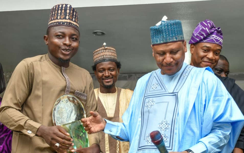 Daily Nigerian Reporter bags NUJ Best Investigative Reporter Prize 1 A reporter with Daily Nigeria, Umar Audu and Minister of Information, Mohammed Idris