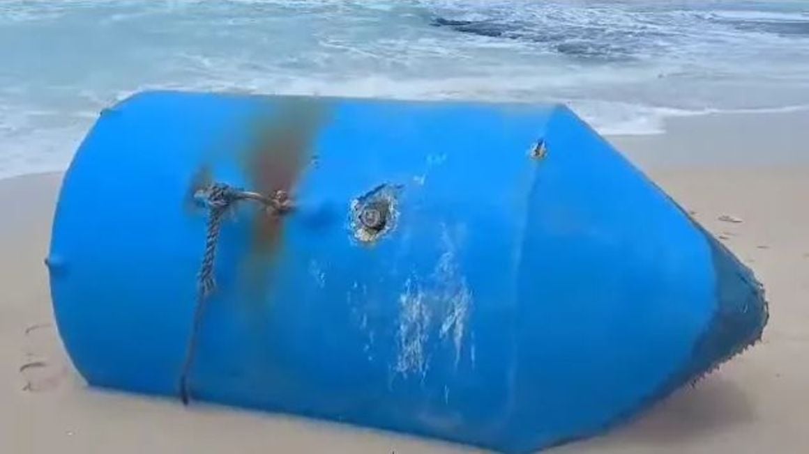 Panic in Somalia as suspicious sealed container washes up on beach near Jariban town 1 tank Container sited at Ilfoocshe Ilfohshe beach near Jariban town