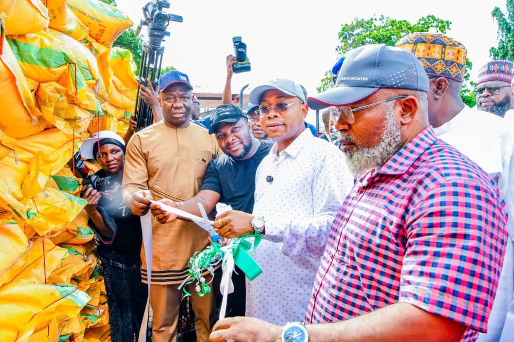 Governor Ododo flags off distribution l of fertilizer to Kogi farmers 4 IMG 20240831 WA0003