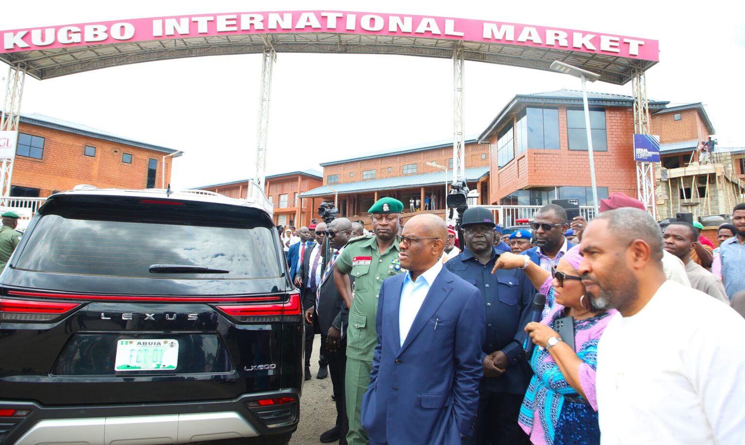 Wike orders renegotiation of FCT’s stake in Kugbo International Market 4 FCT Minister during his visit to Kugbo International Market