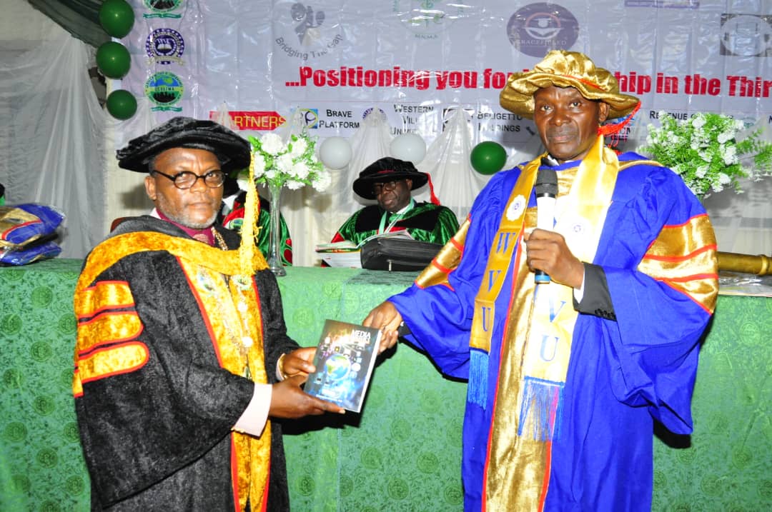 Journalism book, Media Dynamics, presented to the public 1 Ola 4