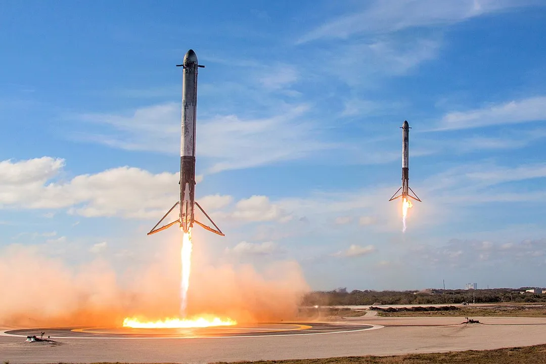 1080px Falcon Heavy Side Boosters landing on LZ1 and LZ2 2018 25254688767 1