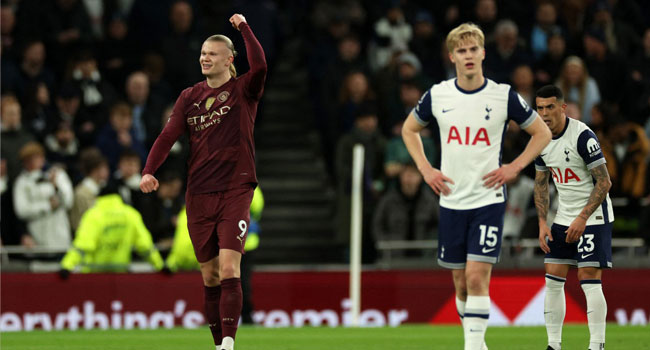 Haaland strikes on return as Man City edge Tottenham 1-0 1 Manchester City’s Norwegian striker #09 Erling Haaland (L) celebrates scoring the team’s first goal during the English Premier League football match between Tottenham Hotspur and Manchester City at the Tottenham Hotspur Stadium in London, on February 26, 2025. (Photo by Adrian Dennis / AFP)