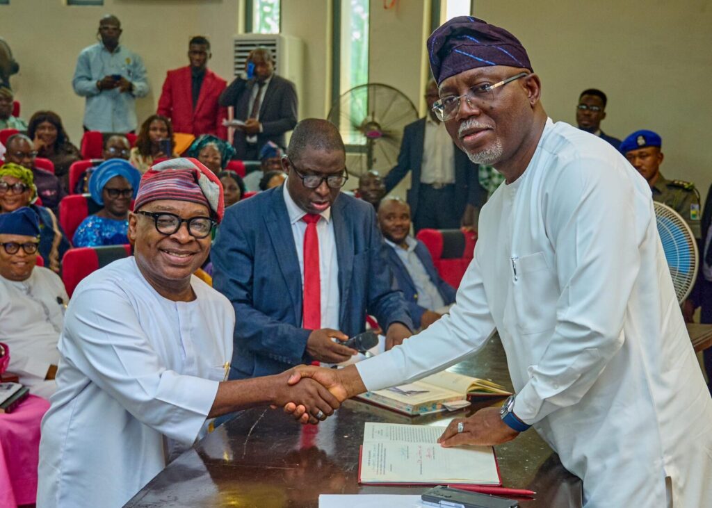 Aiyedatiwa swears in new cabinet, prioritizes performance, accountability 1 Governor Aiyedatiwa with the new SSG, Dr Fasoranti