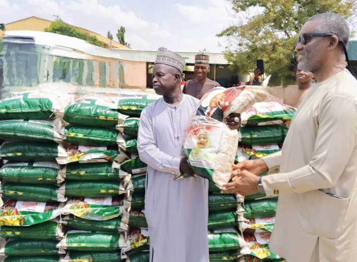 Wike distributes rice to Muslim groups in abuja