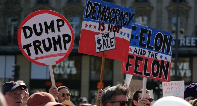 Anti Trump protesters 1