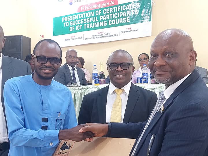 Akwa Ibom Accountant General donates laptop to ICT best graduating civil servants 1 Pastor Uwem Andrew Essien (r), Accountant General of Akwa Ibom State presenting laptop computer to best graduating civil servant
