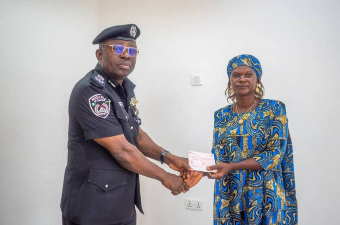 FCT CP presents N37.4m cheque to families of deceased policemen