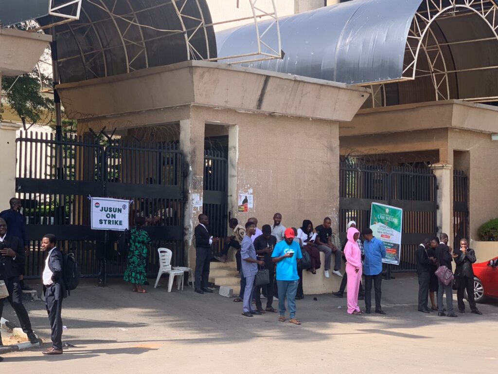 JUSUN strike: FHC Lagos workers sent home 1 Judges, lawyers locked outside the Federal High Court