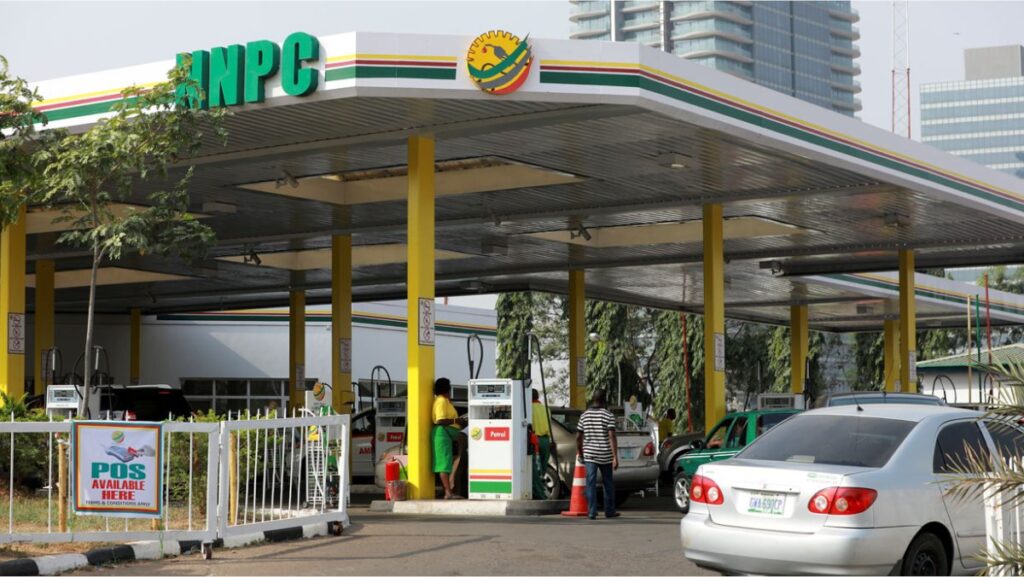 NNPC sacks pump attendant, suspends manager for attempting to swindle customer in Lagos 1 NNPC fuel station