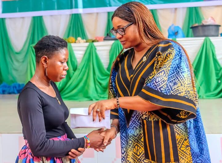 Akwa Ibom first lady designate empowers 150 widows with entrepreneurship skills 14 First Lady, Akwa Ibom State, Lady Helen Eno Obareki , presenting starter packs and cash to one of the beneficiaries