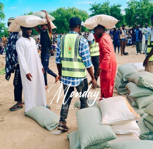 Zulum flags off distribution of palliatives to 57,647 families in Gamboru Ngala 2 beneficiaries of Zulums palliatives in borno