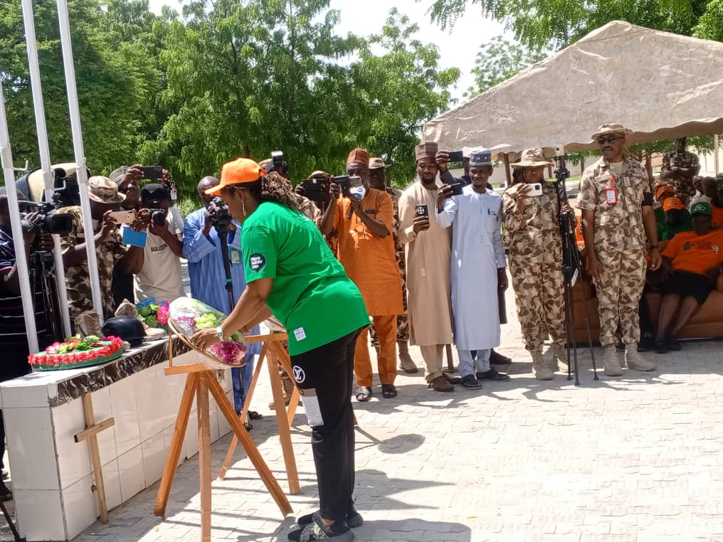 Wife of Defence Chief, Mrs. Mrs. Musa laying a wreath to honor the fallen heroes