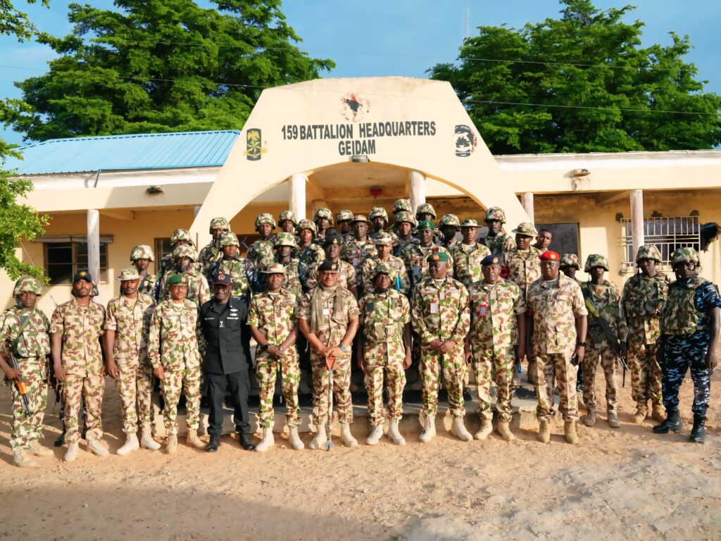 Theater commander boosts morale of Sector 2 OPHK troops, urges them to sustain offensive