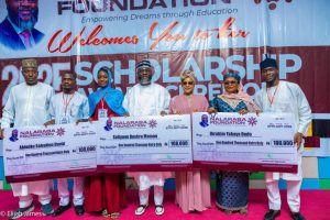 Federal lawmaker awards 100 million to 1000 students in Nasarawa