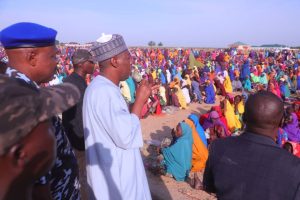 Borno State Governor, Babagana Zulum addressing residents at the outer premises of the Shehu of Dikwa’s palace.