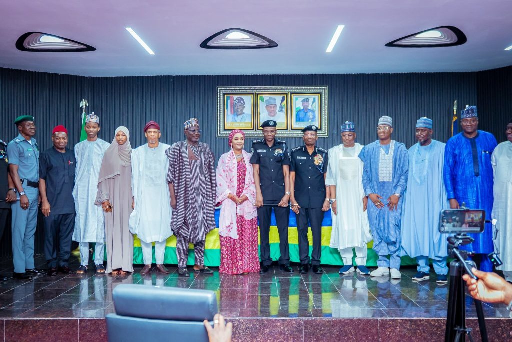 IGP decorates 1 DIG, 4 AIGs, 11 CPs with new ranks, charges officers to uphold ethical standards 2 IGP decorates 1 DIG, 4 AIGs, 11 CPs with new ranks