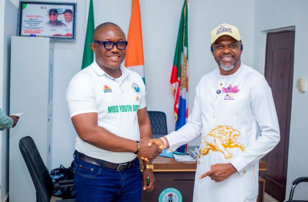 Mayor of Housing urges Akwa Ibom people to ‘arise and fish,’ shun sharing of money 1 Mayor with MBO youth