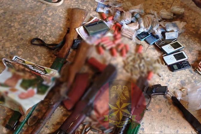 Weapons recovered from the raid on suspected gunrunners in Plateau. @HQNigerianArmy