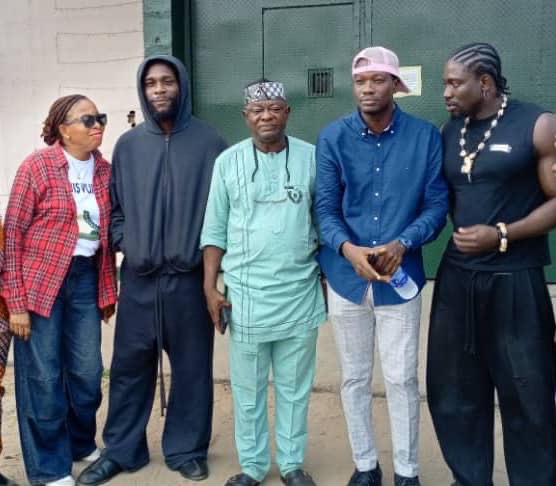 Burna Boy, VDM visit Kirikiri prison in Lagos