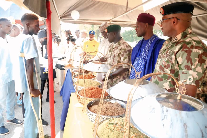 COAS honours frontline troops with luncheon.