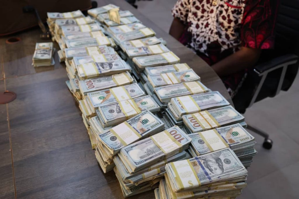 EFCC arrests herbalists with $3.4million, €280, 000 counterfeit notes in Osun, Lagos 1 EFCC arrests herbalists with $3.4million, €280, 000 counterfeit notes in Osun, Lagos