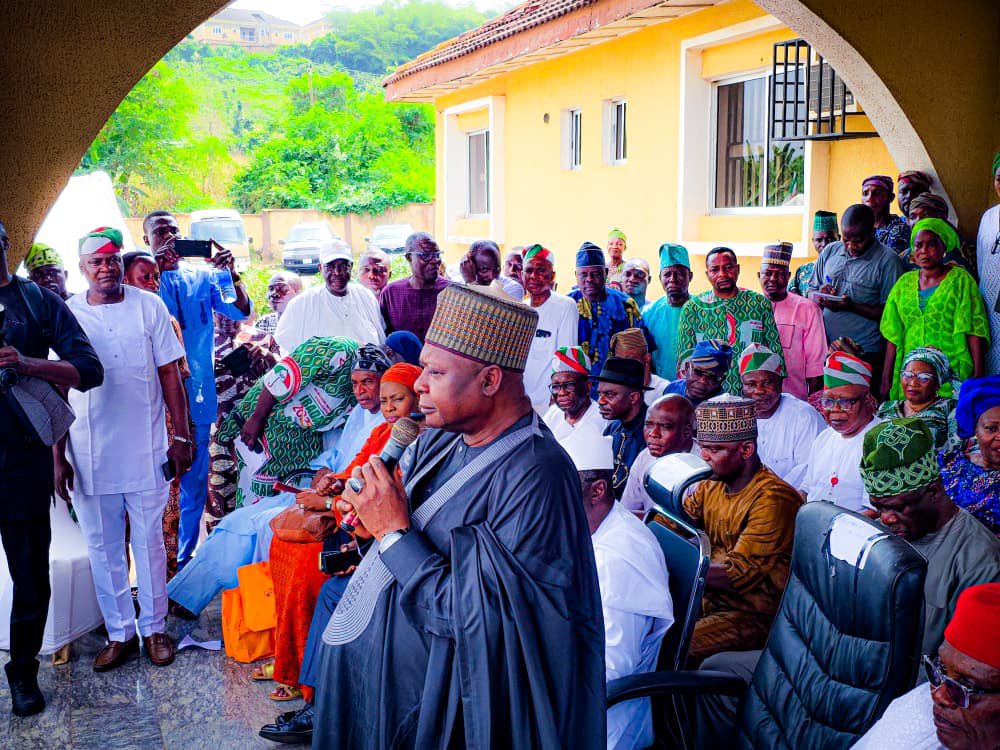 “We are returning power to you the people” – PDP Chairman Turaki declares after meeting Obasanjo 1 PDP National Chairman, Kabiru Turaki addressing members and supporters at the party's state Secretariat shortly after returning from a visit to former President Olusegun Obasanjo. Photo credit: @OfficialPDPNig