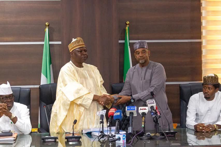 "PDP will never die": Turaki assures leaders as Damagum hands over, party issues expulsion certificates to Wike, others 2 Former PDP Chairman, Ambassador Umar Iliya Damagum, hands over to new Chairman, Kabiru Tanimu Turaki.