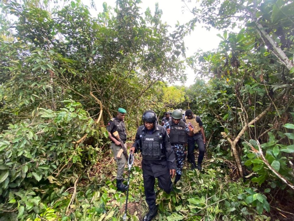 FCT police rescue 5 kidnap victims, kill 2 suspects in Byazhin Forest operation 1 Police raid bandits kidnappers camp in Forest