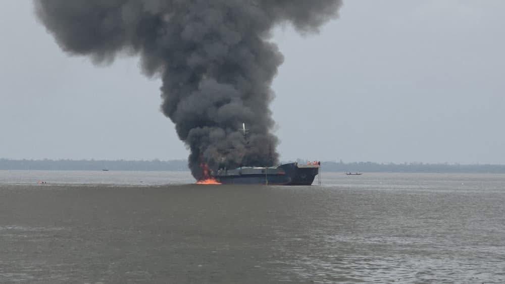Nigerian Navy rescues 20 crew members form burning vessel