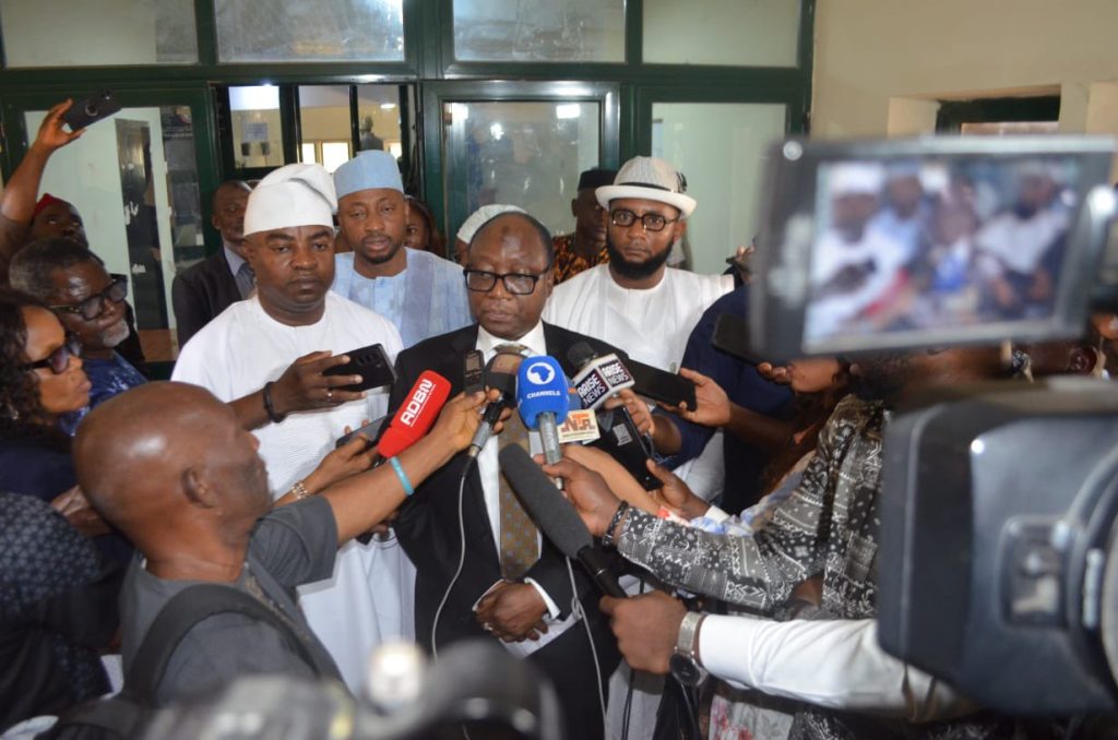 FG moves to resolve oil revenue disputes as mapping of new, contested wells begins 1 FG moves to resolve oil revenue disputes as mapping of new, contested wells begins