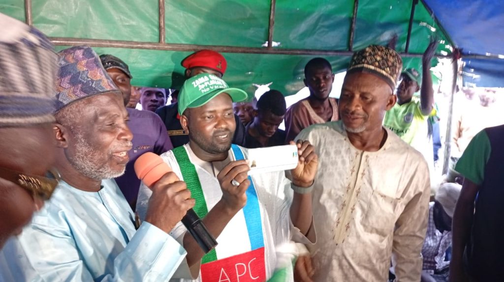 Plateau Commissioner Lawandi dumps PDP for APC, pledges loyalty to Governor Mutfwang 1 Plateau Commissioner Lawandi dumps PDP for APC, pledges loyalty to Governor Mutfwang