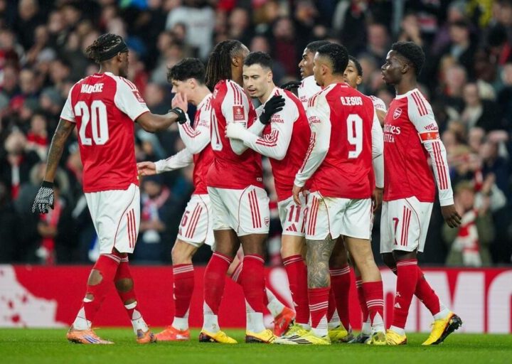 Arsenal demolish Wigan 4–0