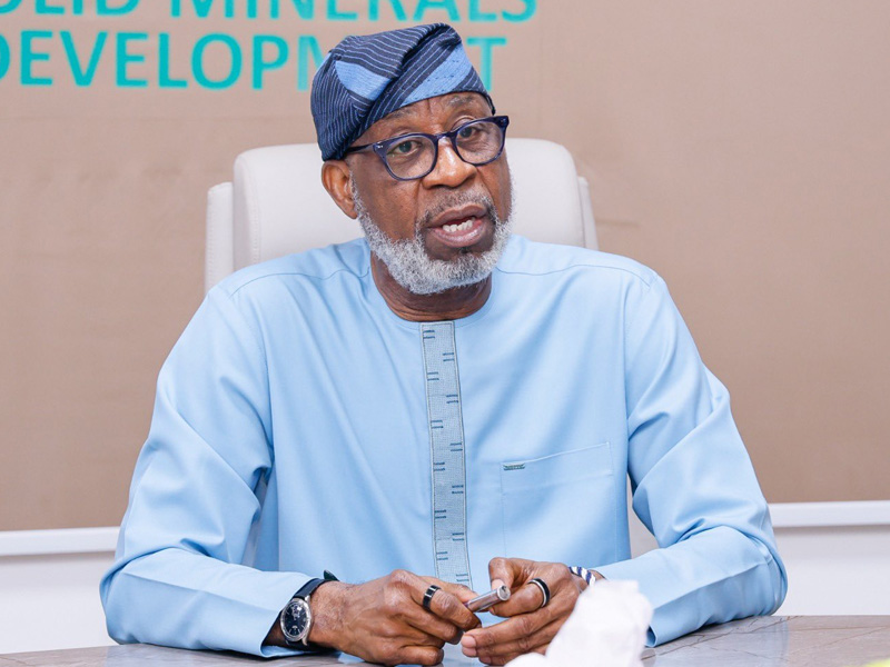 REJOINDER: The Ocular Confusion of a Dishonest Hack By KEHINDE BAMIGBETAN 1 Minister of Solid Minerals Development, Dr. Dele Alake