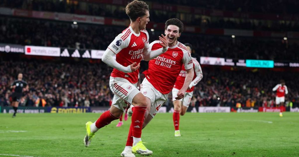 Arsenal bear Everton