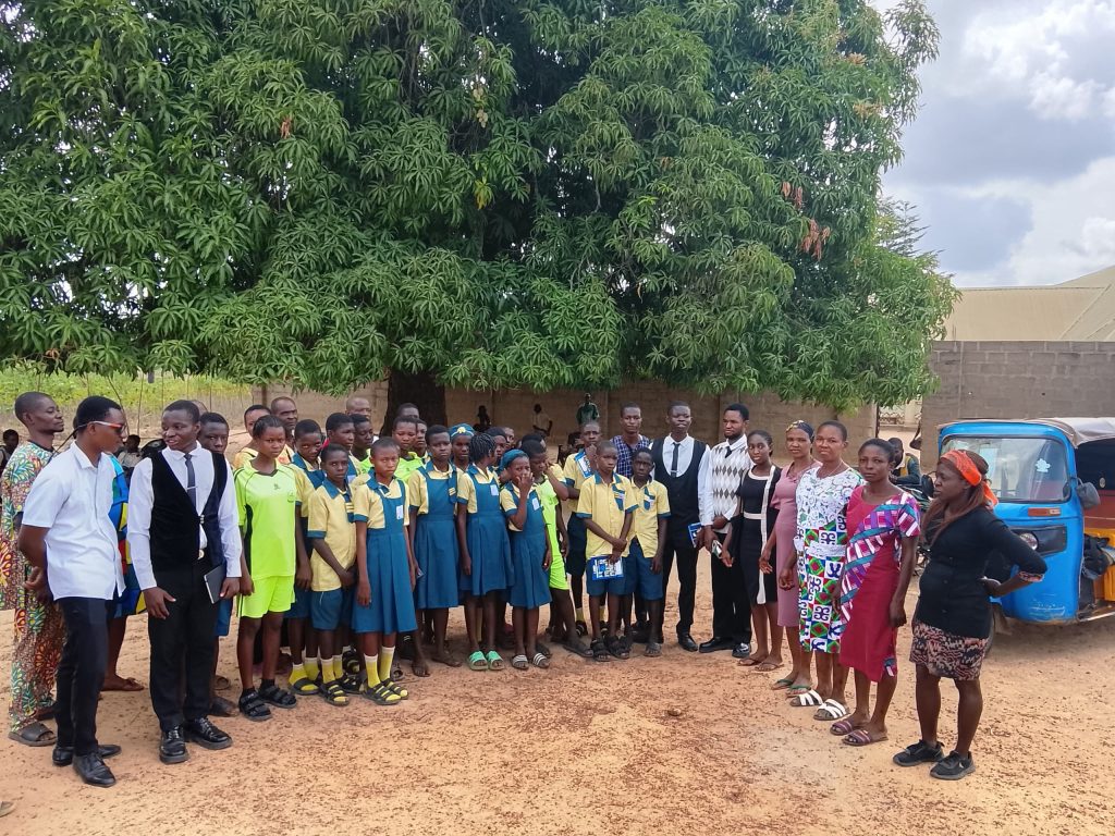 Educational sensitisation: INUA empowers Inyere students with fees, learning materials 1 INUA empowers Inyere students with fees, learning materials