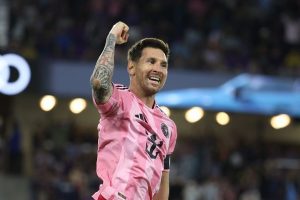 Messi hits 910 career goals with stunning hat-trick in Inter Miami’s thrilling 5-3 win 25 Messi hits 900 goals, trails Ronaldo in all-time scoring