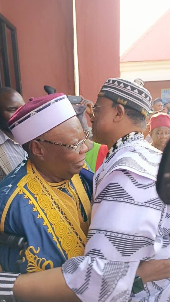 Taraba, Benue governors meet traditional rulers in Wukari to tackle border insecurity, IDP crisis