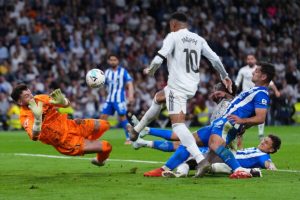 Real Madrid beat Alavés 2-1 as Mbappé, Vinícius score, survive late pressure