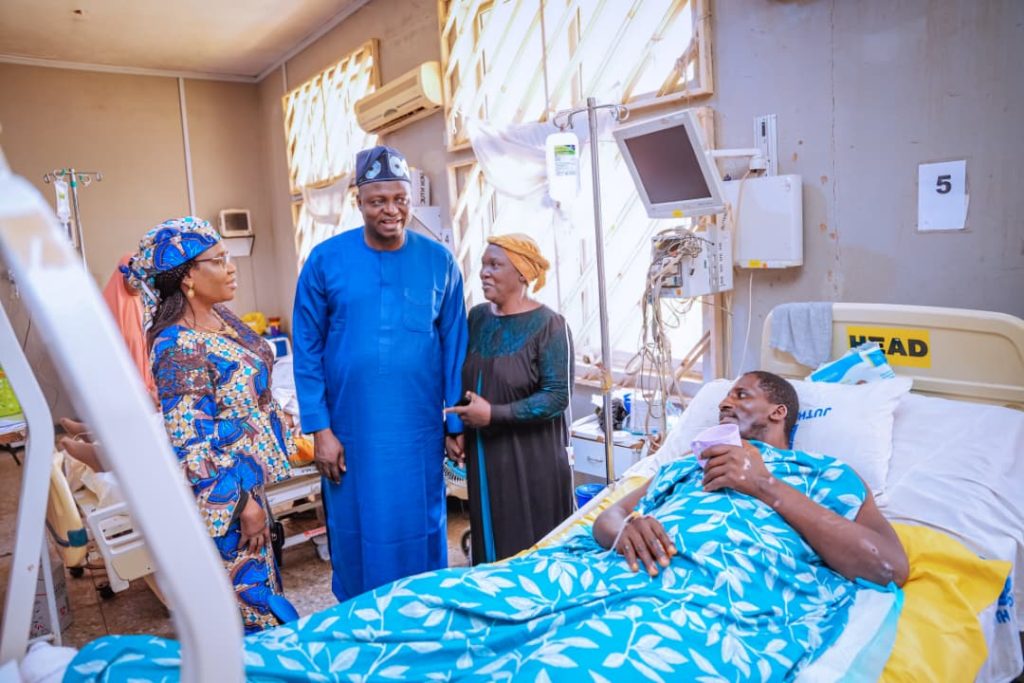 APC National Chairman, Nentawe Yilwatda visits Angwan Rukuba attack victims, donates N15m, vows end to killings in Plateau 1 Yilwadta visit4
