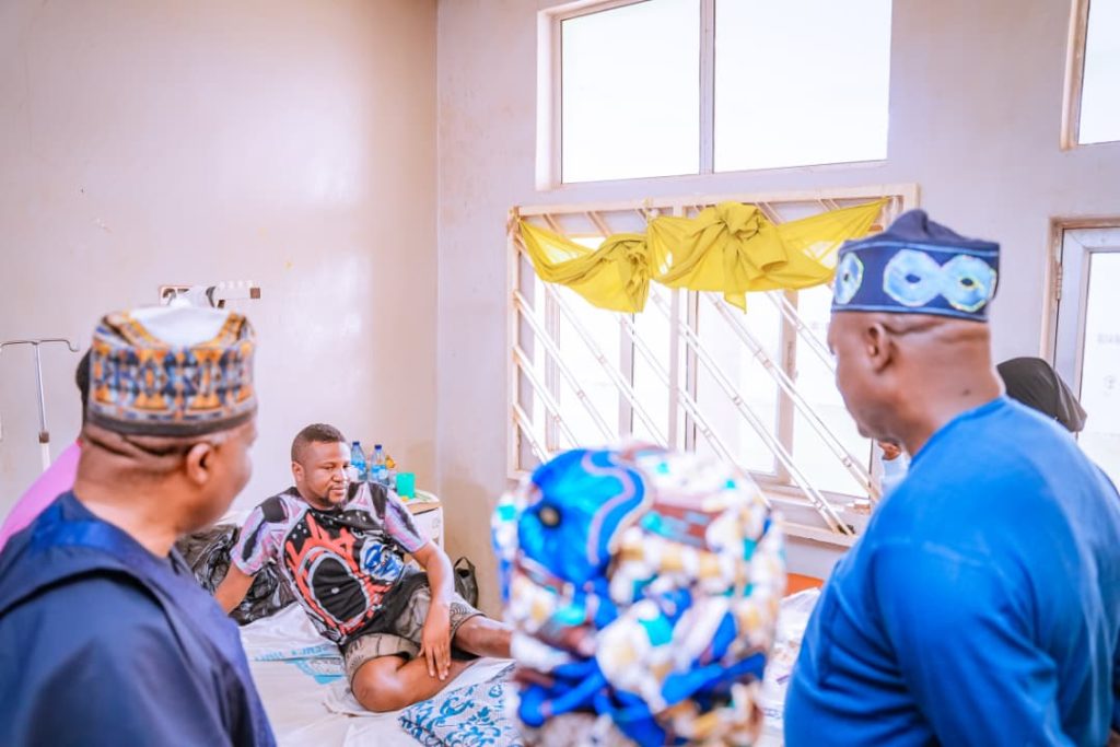 APC National Chairman, Nentawe Yilwatda visits Angwan Rukuba attack victims, donates N15m, vows end to killings in Plateau 2 Yilwadta visits attac victims
