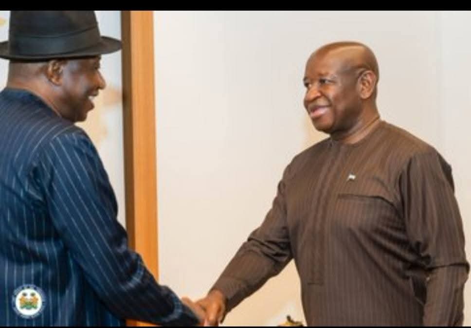 Jonathan meets Sierra Leone President Bio in Freetown, discusses West Africa’s stability 3 Jonathan meets Sierra Leone President Bio in Freetown, discusses West Africa’s stability