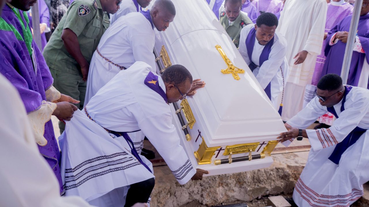 Peter Obi joins Catholic faithful as Bishop Peter Chukwu is laid to rest 3 Obi mourns Bishop Peter Chukwu, describes his death as great loss to Catholic Church