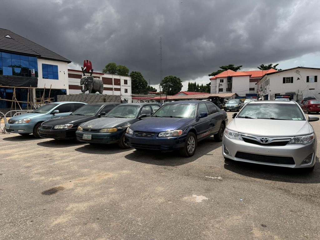Police arrest notorious car snatchers, robbers, recover 5 stolen vehicles
